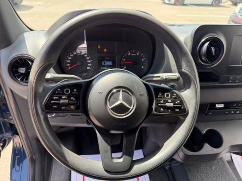 Used 2019 Mercedes-Benz Sprinter 2500 image 9