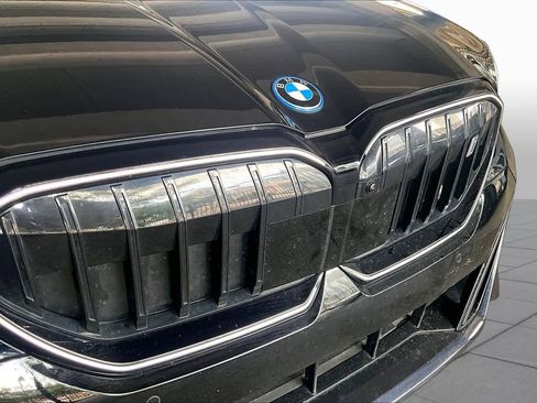 Certified 2026 BMW i5 eDrive40 w/ M Sport Package AWD/4WD image 27