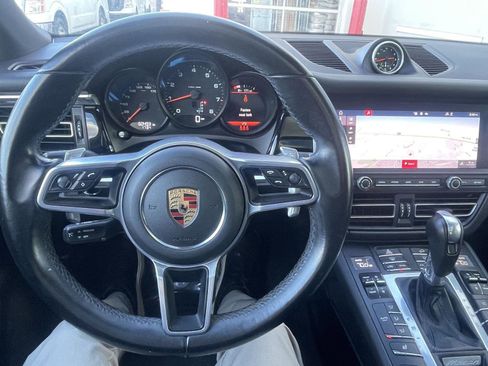 Used 2021 Porsche Macan image 14