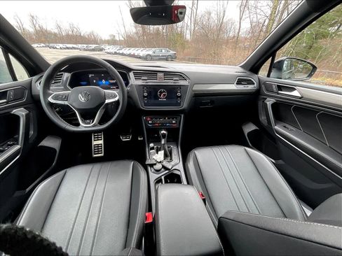 Used 2023 Volkswagen Tiguan SE R-Line image 21