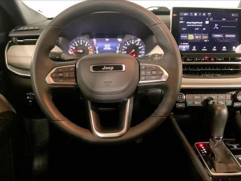 Used 2025 Jeep Compass Limited AWD/4WD image 5