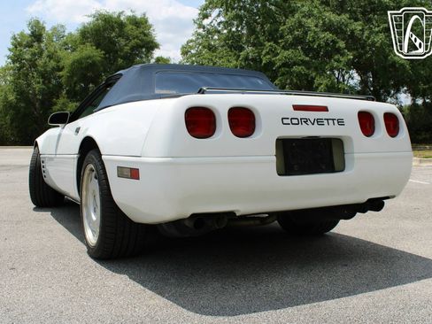 Used 1991 Chevrolet Corvette Convertible image 19