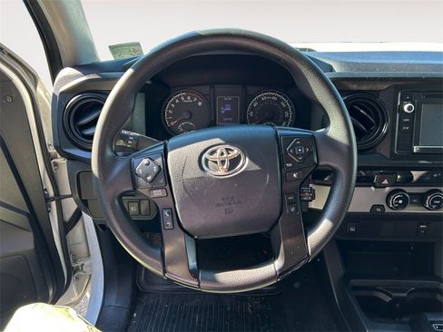 Used 2018 Toyota Tacoma SR image 7