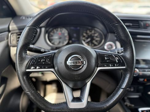 Used 2020 Nissan Rogue SV image 19