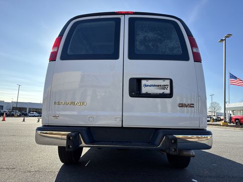 Used 2022 GMC Savana 2500 image 9