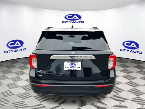 Used 2023 Ford Explorer XLT image 5