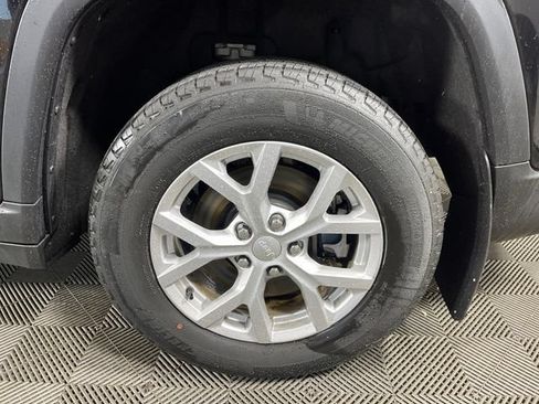 Used 2023 Jeep Grand Cherokee L Limited AWD/4WD image 10