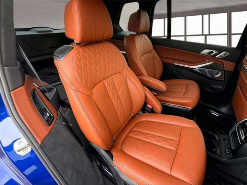 Used 2025 BMW X7 M60i image 28