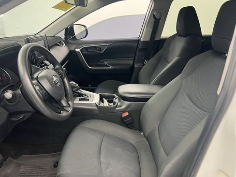 Used 2021 Toyota RAV4 LE image 7