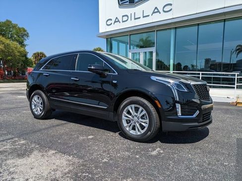 New 2026 Cadillac XT5 Luxury image 2