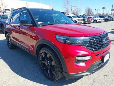 Certified 2022 Ford Explorer ST-Line AWD/4WD image 2