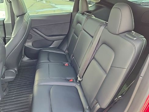 Used 2021 Tesla Model Y Long Range image 38