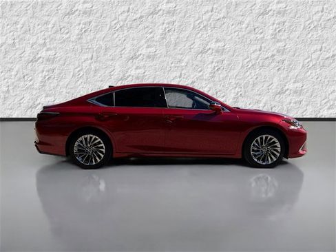 Used 2024 Lexus ES 350 w/ Luxury Package image 2