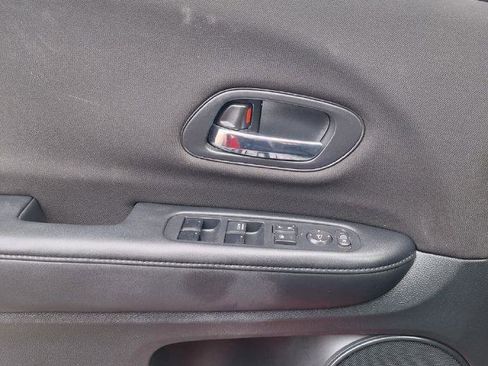 Used 2016 Honda HR-V LX image 4