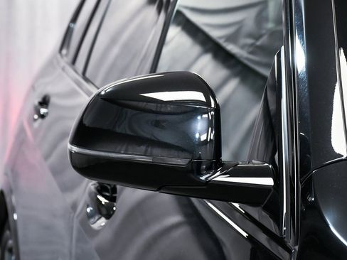 Used 2023 BMW X7 xDrive40i w/ M Sport Package image 84