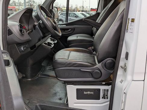 Used 2025 Mercedes-Benz Sprinter 2500 image 11