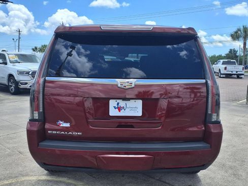 Used 2020 Cadillac Escalade Premium Luxury AWD/4WD image 6