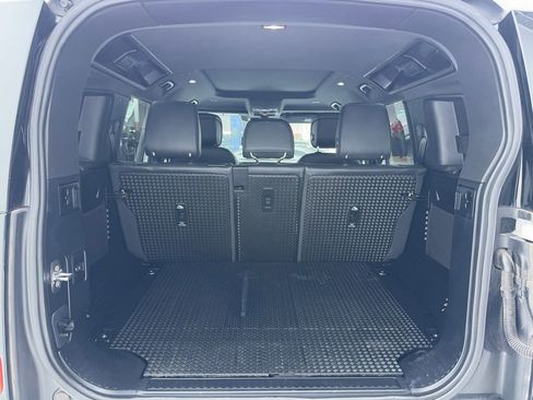 Used 2024 Land Rover Defender 110 S image 12