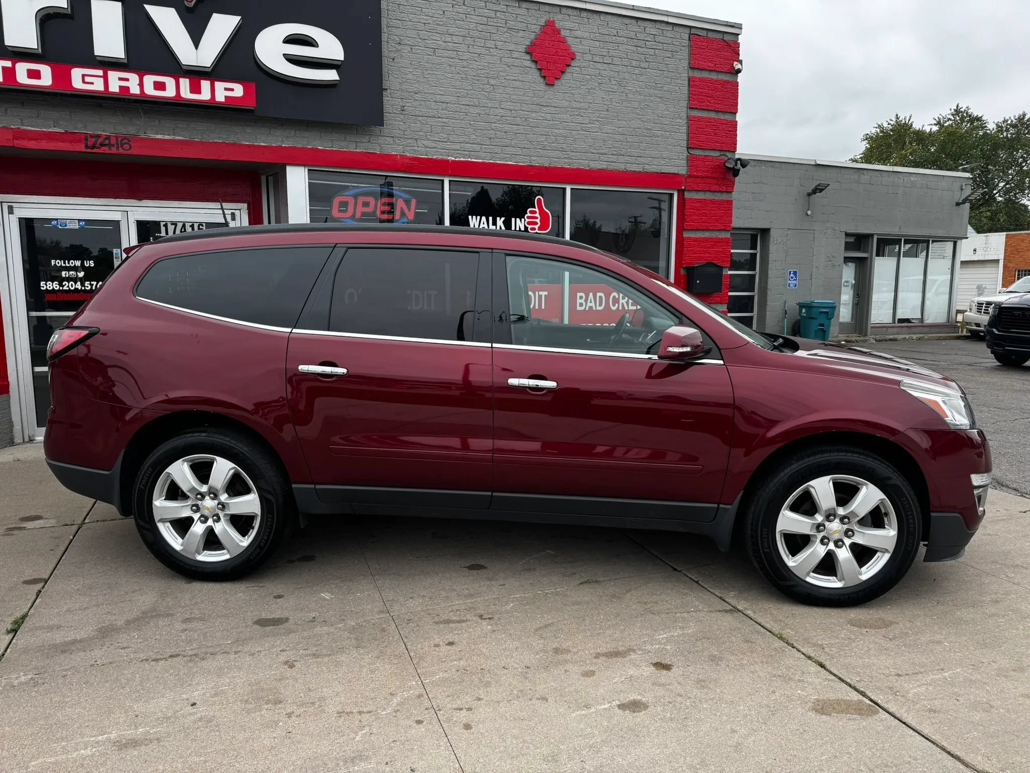 Used 2017 Chevrolet Traverse LT w/ Style and Technology Package FWD image 7