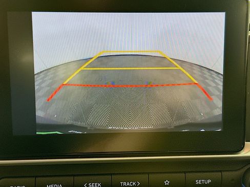 Used 2025 Hyundai Venue SEL FWD image 22