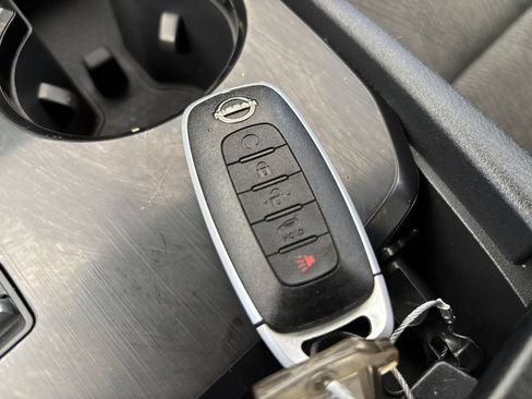 Used 2025 Nissan Rogue SV FWD image 21