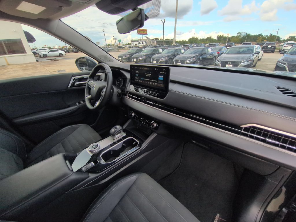 Used 2025 Mitsubishi Outlander SE AWD/4WD image 31