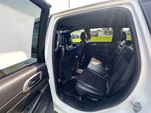 Used 2020 Jeep Grand Cherokee Altitude RWD image 10