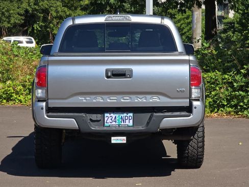 Used 2022 Toyota Tacoma TRD Off-Road w/ Technology Package AWD/4WD image 7