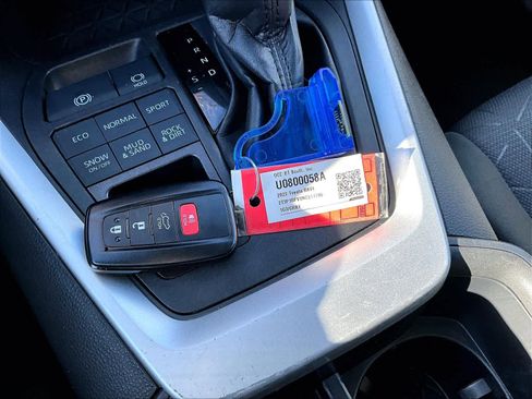 Used 2022 Toyota RAV4 XLE image 31