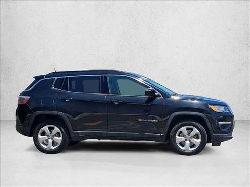 Used 2018 Jeep Compass Latitude w/ Popular Equipment Group FWD image 9