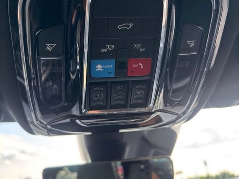 Used 2023 Jeep Grand Cherokee Overland w/ Adv Protech Group III AWD/4WD image 18