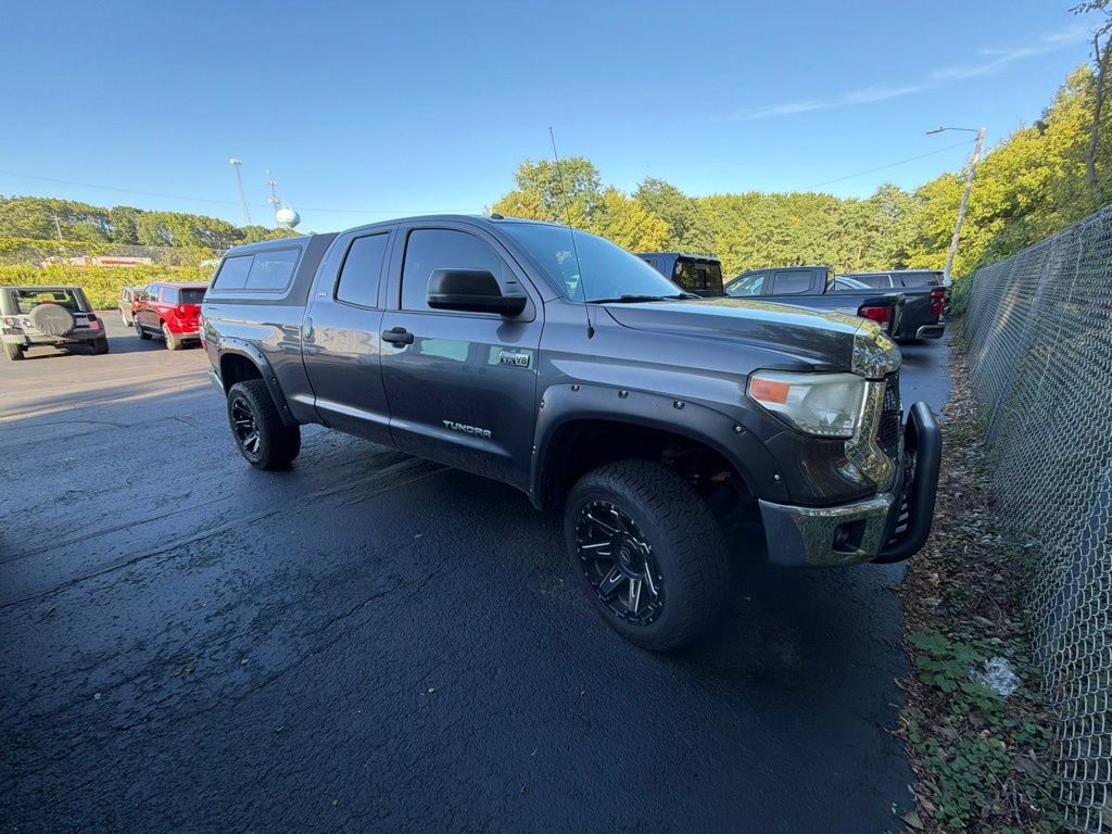Used 2015 Toyota Tundra SR5 w/ SR5 Upgrade Package AWD/4WD image 1