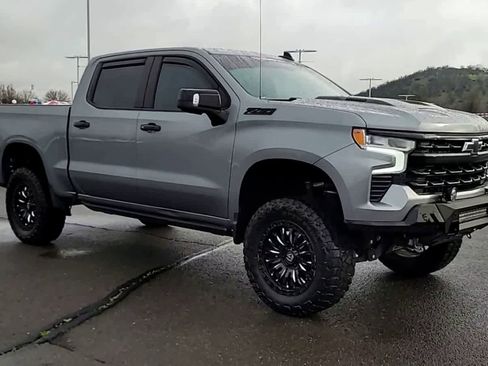 Used 2024 Chevrolet Silverado 1500 LT Trail Boss w/ Convenience Package II image 2