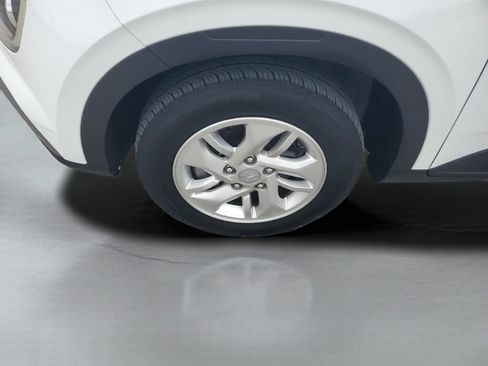 Used 2020 Hyundai Venue SEL FWD image 25