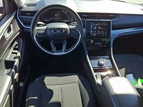 Used 2023 Jeep Grand Cherokee Laredo AWD/4WD image 11