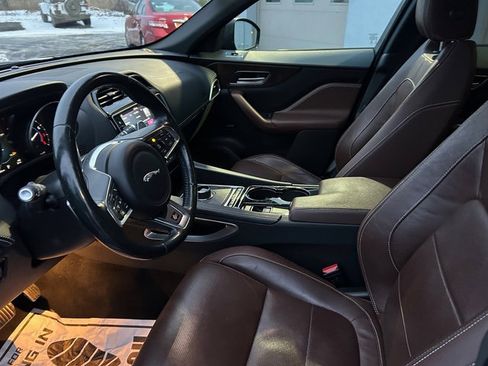Used 2017 Jaguar F-PACE S AWD/4WD image 4