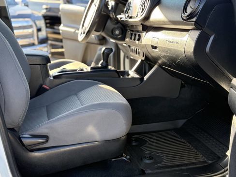 Used 2022 Toyota Tacoma SR w/ SR Convenience Package image 15