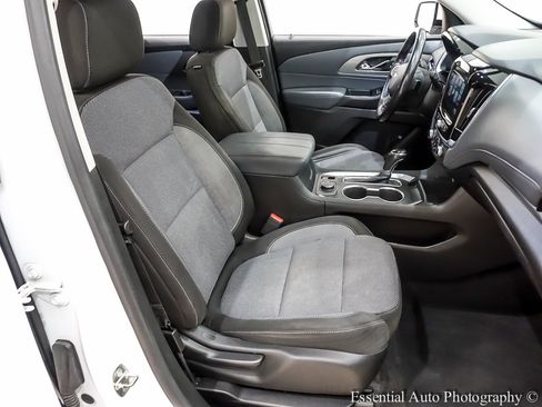 Used 2018 Chevrolet Traverse LT image 33
