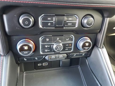 Used 2024 Chevrolet Suburban RST w/ Luxury Package image 21