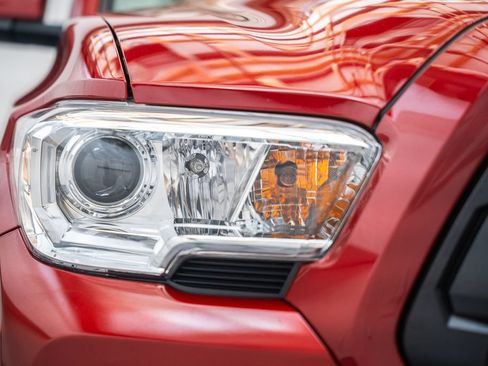 Certified 2022 Toyota Tacoma SR AWD/4WD image 15