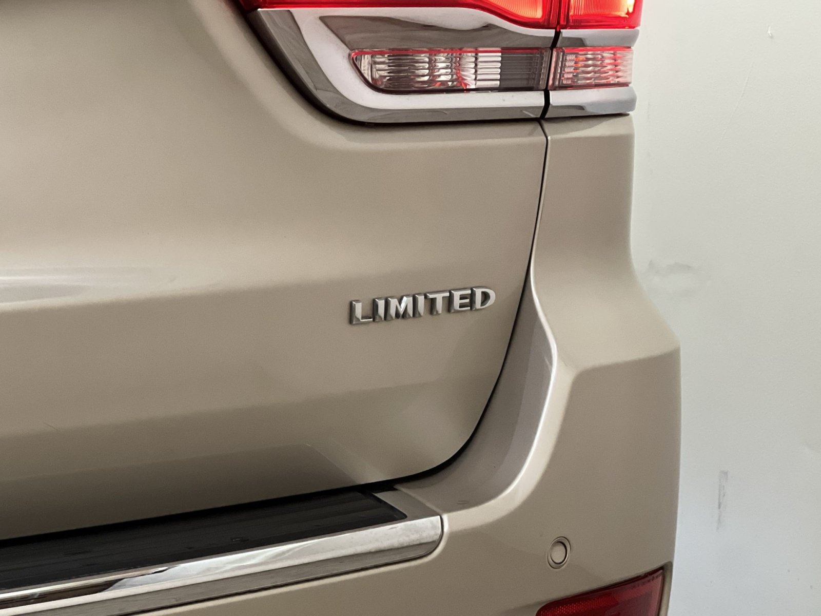 Used 2014 Jeep Grand Cherokee Limited w/ Trailer Tow Group IV AWD/4WD image 29