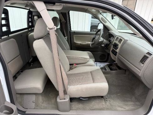 Used 2005 Dodge Dakota SLT image 7
