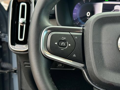 Certified 2023 Volvo XC40 B5 Ultimate w/ Protection Package Premier image 29