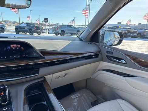 Used 2024 Cadillac Escalade ESV Sport Platinum AWD/4WD image 36