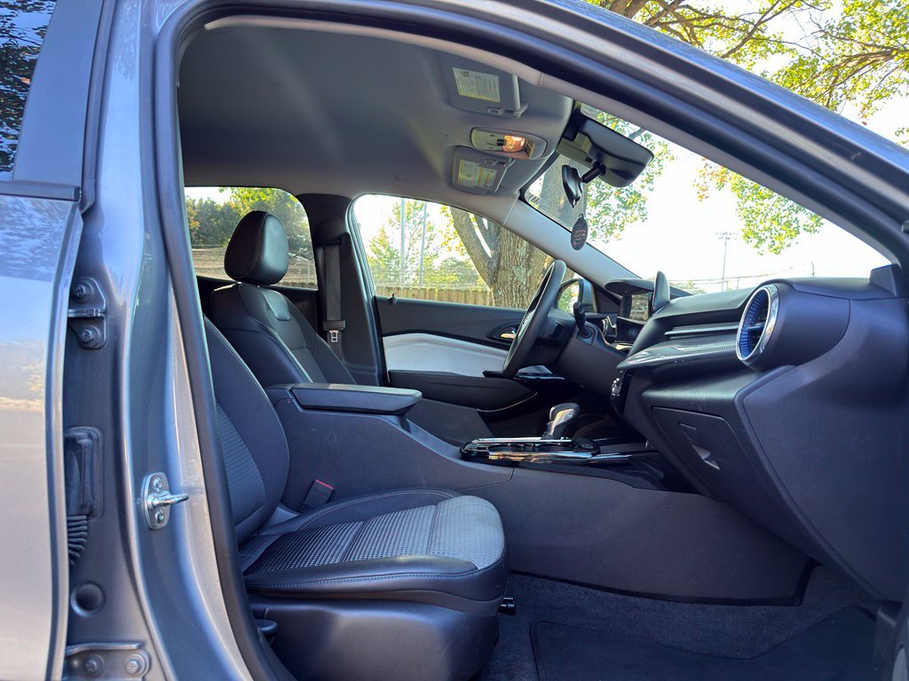 Used 2025 Chevrolet Trax LT FWD image 33