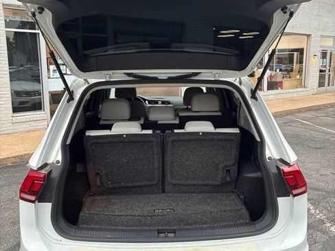 Used 2020 Volkswagen Tiguan SE w/ 3rd Row Seat Package AWD/4WD image 15