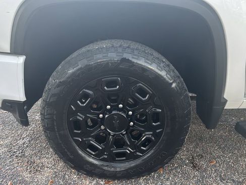 Used 2022 Chevrolet Silverado 2500 High Country w/ Technology Package image 18