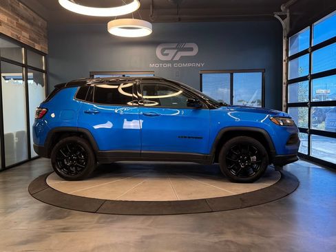 Used 2024 Jeep Compass Latitude w/ Convenience Group AWD/4WD image 2