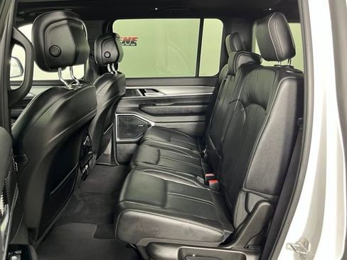 Used 2022 Jeep Wagoneer Series I AWD/4WD image 28