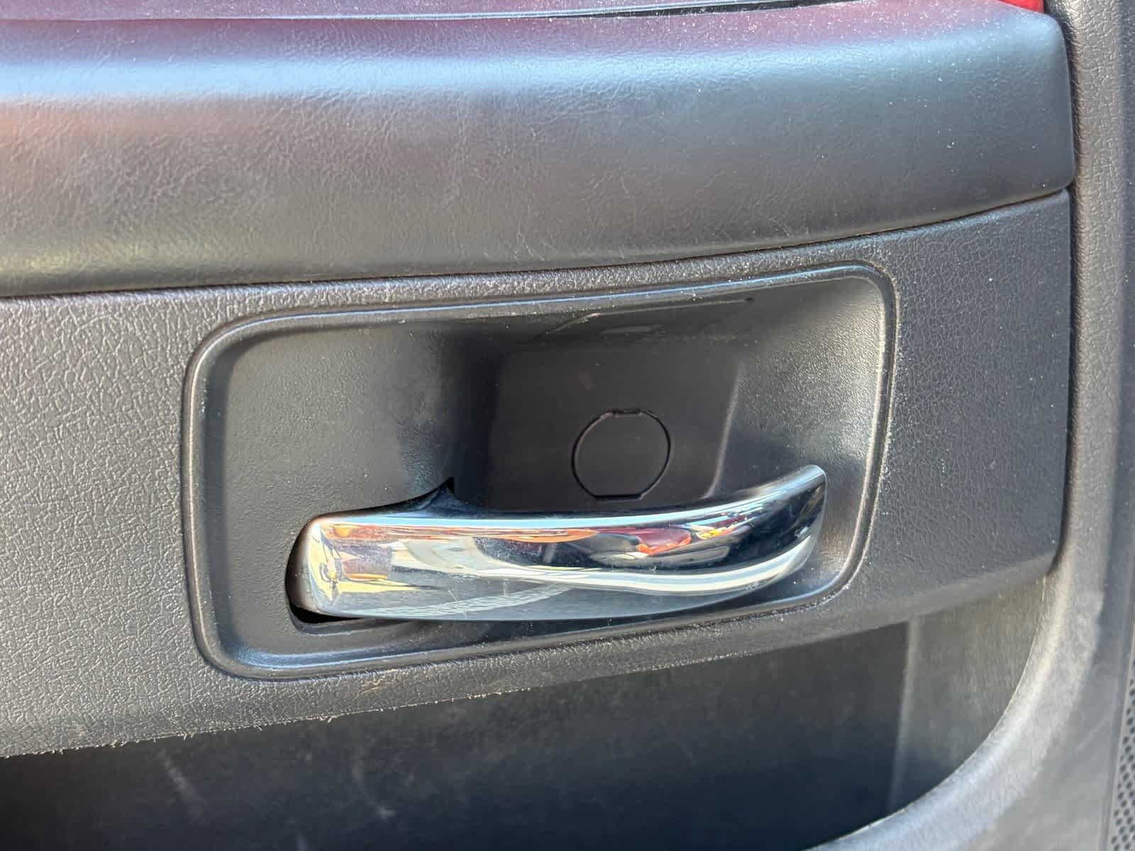 Used 2014 Dodge Challenger SXT RWD image 7